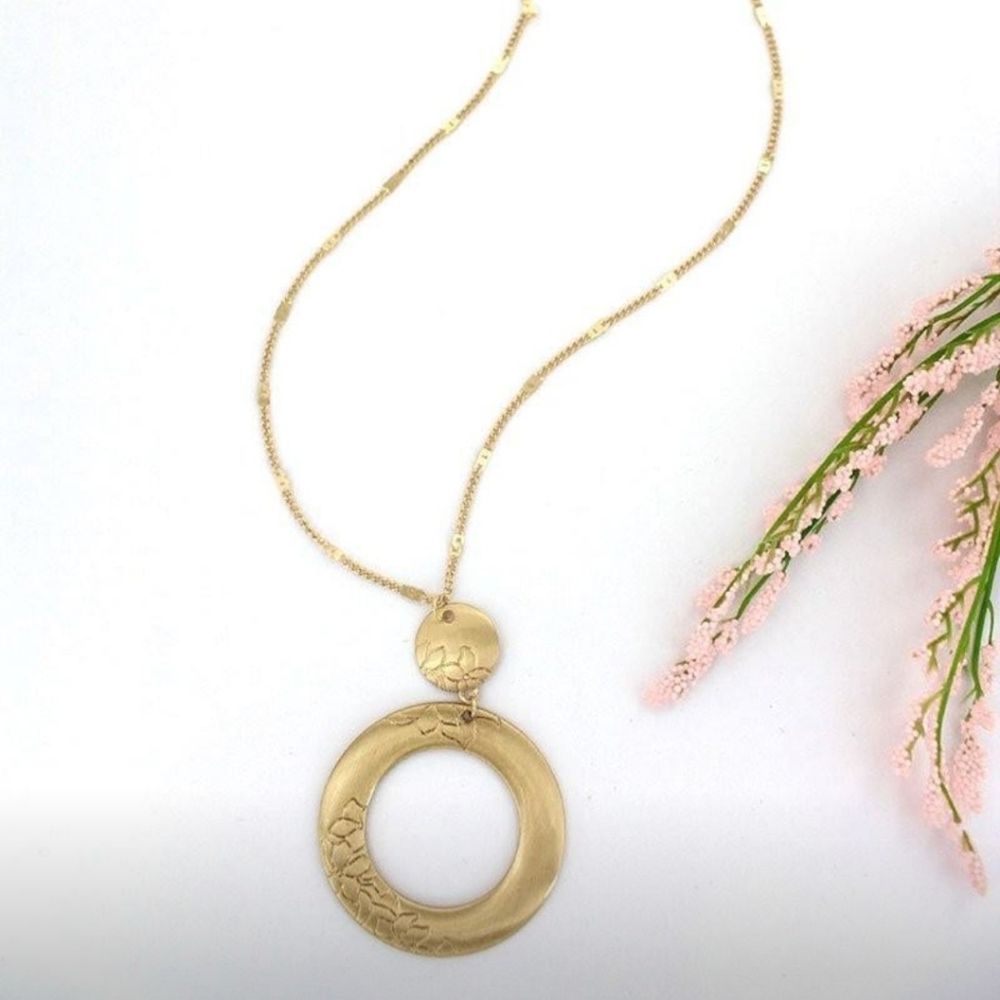 Floral Disk Necklace
